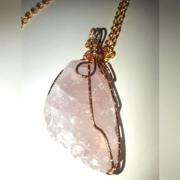 Hand crafted rose quartz crystal stone pendant - Picture 3 of 8